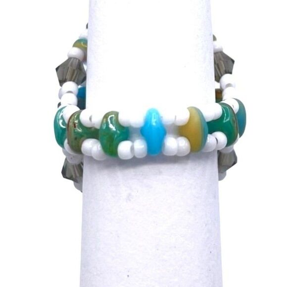 Multi Blue and Cream with White and Gray Crystal Beaded Statement Ring Size 7.5 - Picture 4 of 8